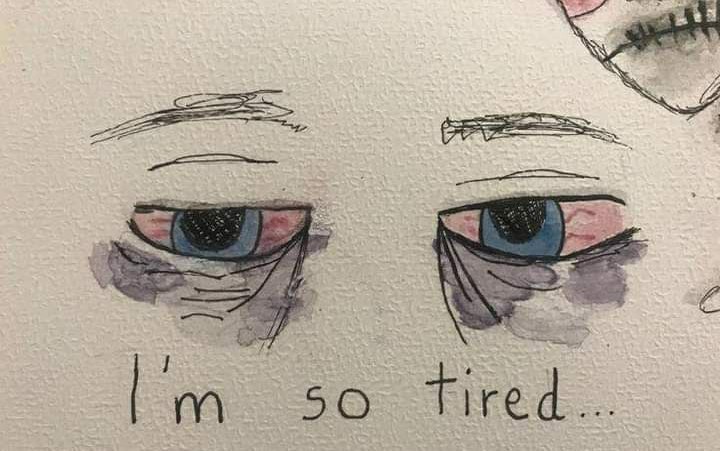 وحيد ، بقدرِ ما قيل لي بأنني صديقٌ عظيم ، وحبيبٌ لا يُكرر ، وأخٌ لا يُعوّض ، وأبنٌ لا مثيلَ له . . !🖤🥀