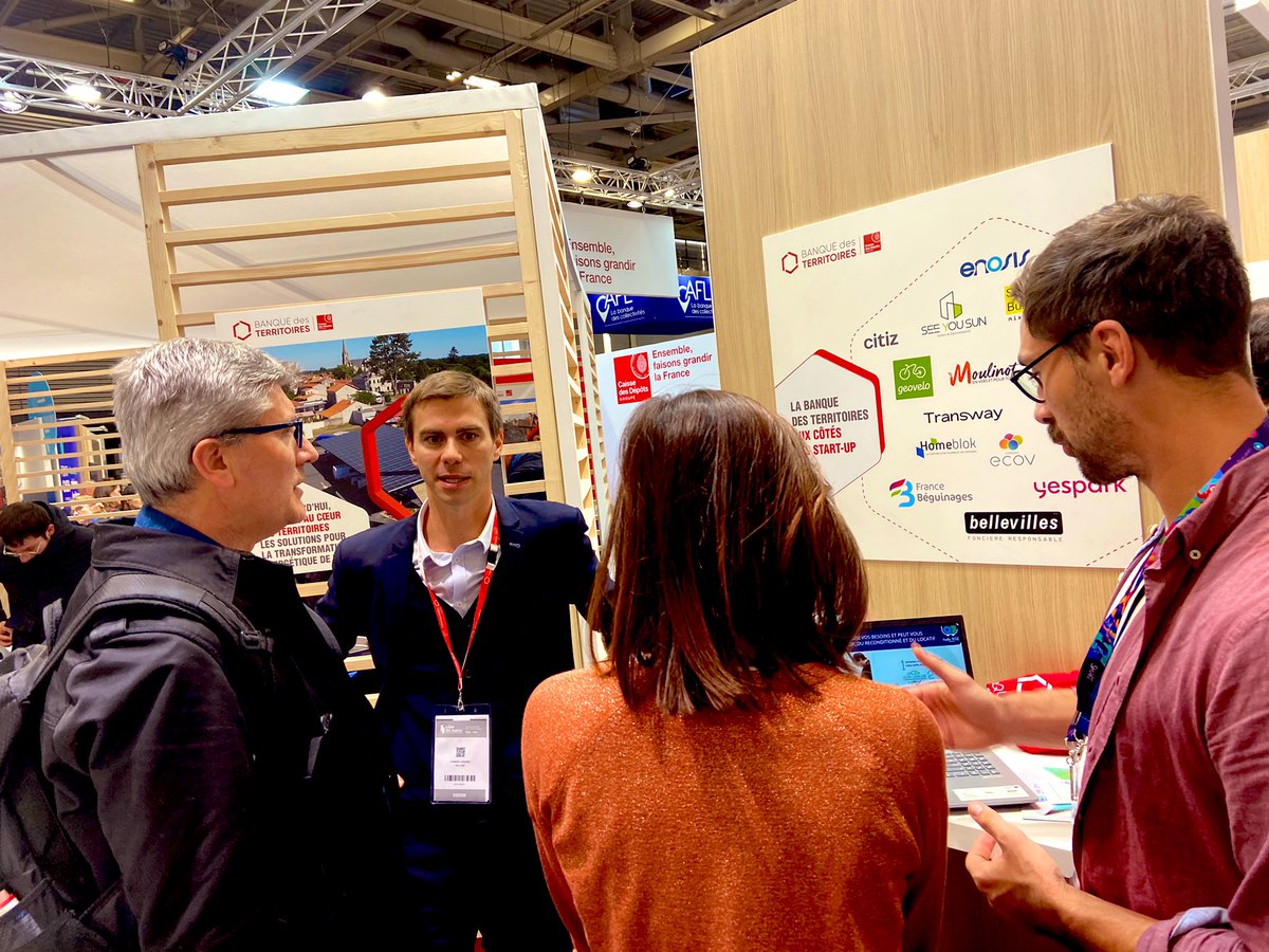 Pour la 1ere fois au <a href="/salondesmaires/">Salon des Maires et des Collectivités</a>, la <a href="/caissedesdepots/">Caisse des Dépôts</a> accueille les participations de la <a href="/BanqueDesTerr/">Banque des Territoires</a> sur un corner #startup dédié.. et les fait même pitcher ! Pour la #edtech : <a href="/COLORIfr/">COLORI</a> &amp; <a href="/hello_rse/">hello_RSE</a> 👌Très fiers de vous accompagner dans tous les territoires 
#education