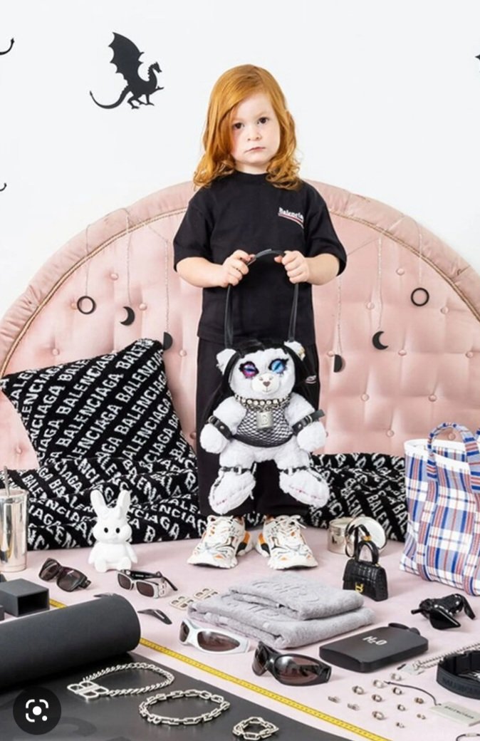 Who in the hell came up with this idea within that company...#Balenciaga #KimKardashian