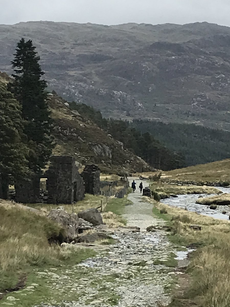 After all the Christmas grub 😋Im sure a walk could be needed so why not visit our beautiful Snowdonia. Also why not stay at Llandudno Hostel where a comfy bed is waiting for you after the long walk! 😉 
 #llandudnohostel #visitsnowdonia #fancyaclimb #mountainwalking⛰