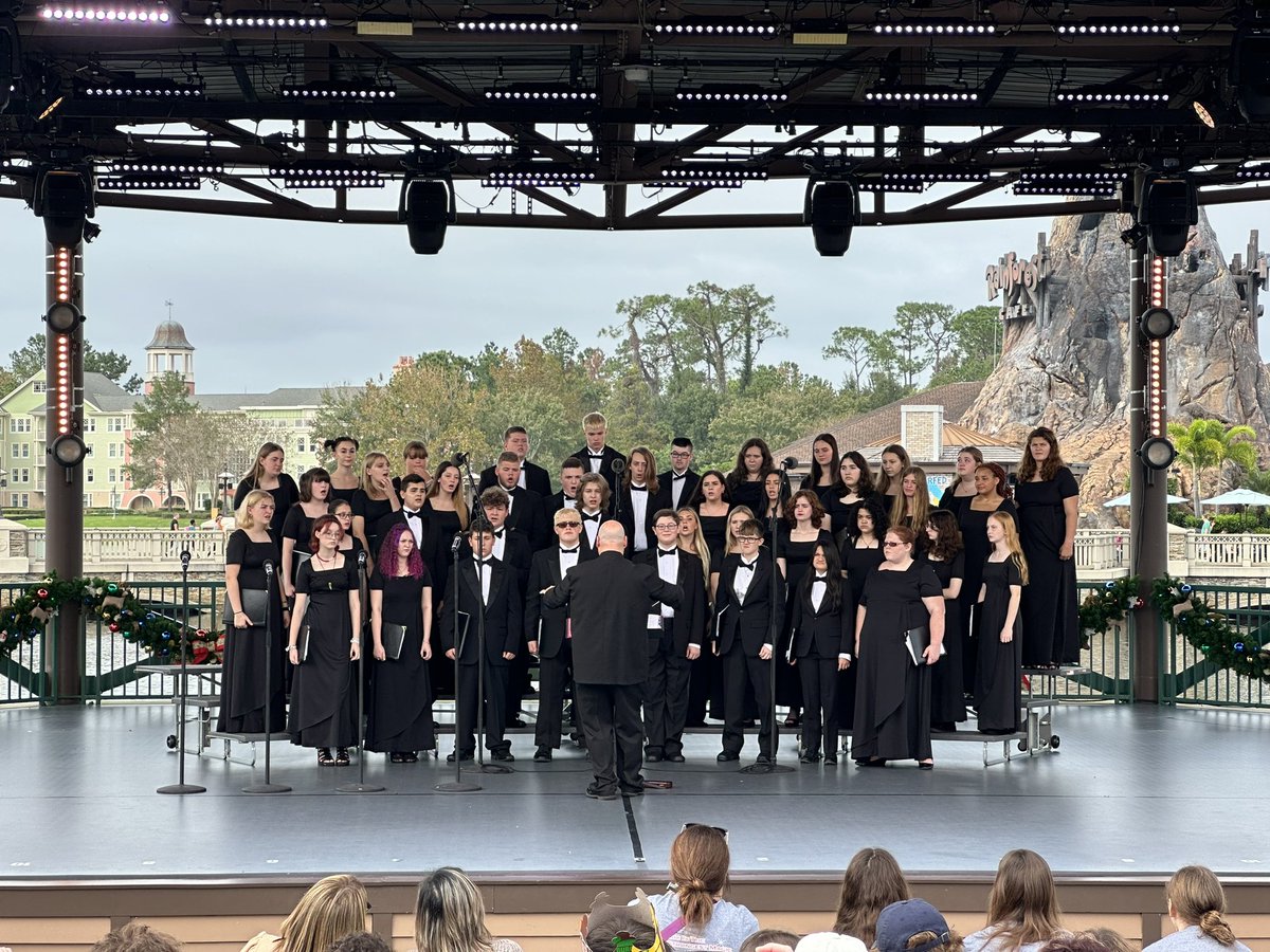FeinestBand's tweet photo. Chorus is killing it! Singing right on the water at Disney Springs. Great job, choristers! Great job, Kevin Doherty! Go Wolverines!!! #wcsdletsgo https://t.co/qxCYqznOOW