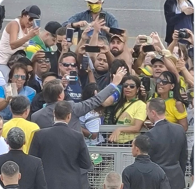 O capitão voltou! No planalto hj. Emoções a mil😍❤️🇧🇷