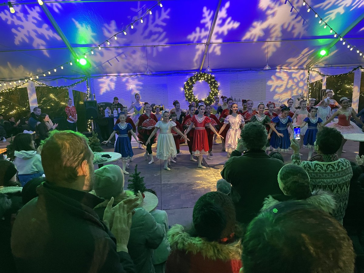 HistoricPhilly's tweet photo. Thank you to @phdanceacademy  for its performance at Franklin Square this past Sunday! If you missed it, don't worry!  They have another performance at The Old City Tree Lighting 🎄 presented by @CitizensBank  

Visit https://t.co/HV18mtNmIa for more information! https://t.co/n0WFxklMcO