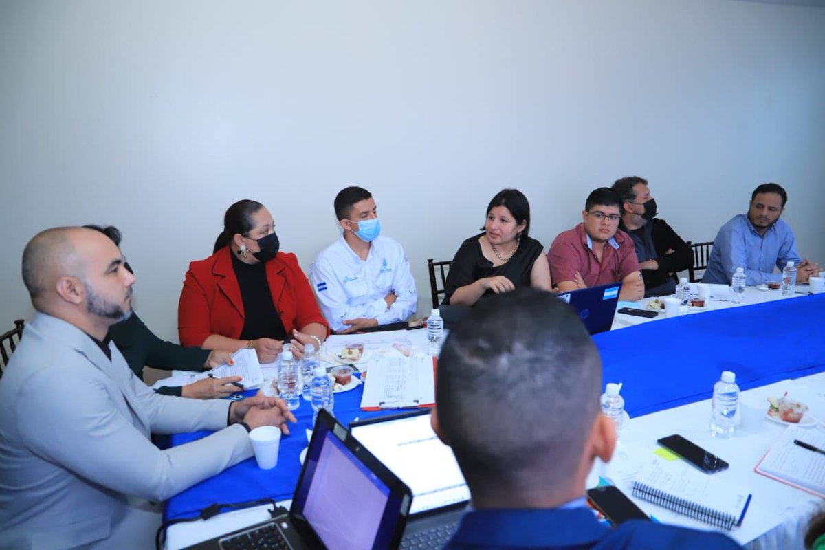 BancadaLibre's tweet photo. El diputado @ArielMontoyaR, presidente de la Comisión de Medio Ambiente y cambio climático se reúne con representantes del @ICFHonduras, #COEAS y @AlcaldiaDCHN, para discutir avances del Proyecto de Ley que busca declarar como Área Protegida la Cuenca de la Aldea Suyapa. https://t.co/xlIyO0Qqt9