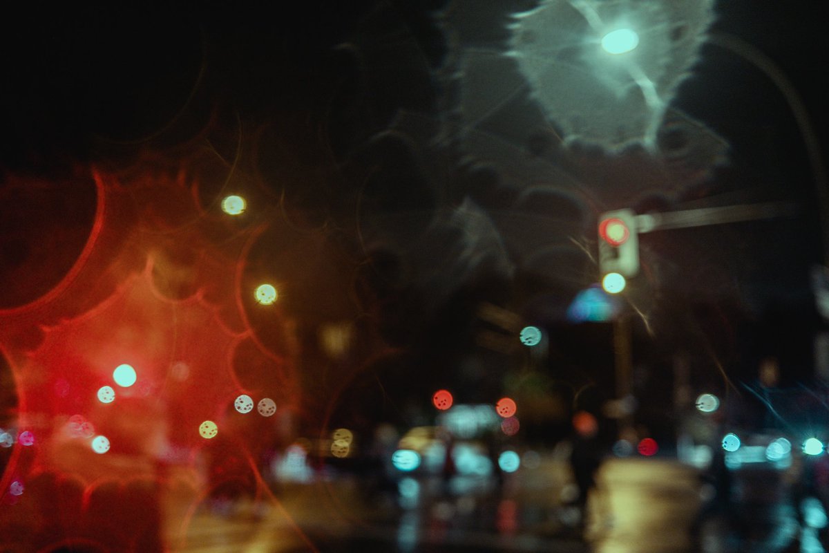 emely_timm's tweet photo. Pictures I took with a rain drop on my lens 

Good night 🌙 https://t.co/RojfW3SmJB