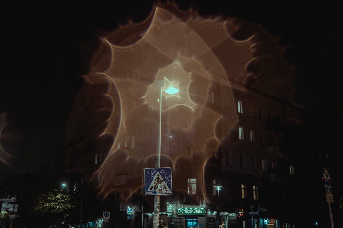 emely_timm's tweet photo. Pictures I took with a rain drop on my lens 

Good night 🌙 https://t.co/RojfW3SmJB