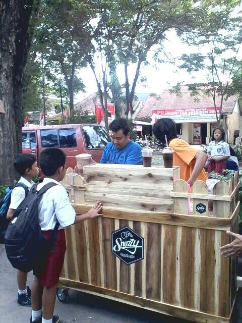 Bekas tragedi yang masih hangat.. cc: <a href="/armndsena/">Shit & Giggles</a> <a href="/saputragara/">Semburat</a>