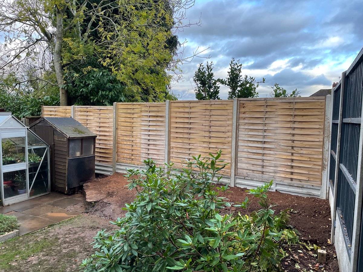 We cut down a wide old Laurel hedge (forgot the before pics😉), ground out the stumps/roots and erected this 5panel fence using the customers Venetian styled panels in Styvechale last week.
See more @ arb-aid.co.uk
#treesurgeon #fencing #arborist #landscape