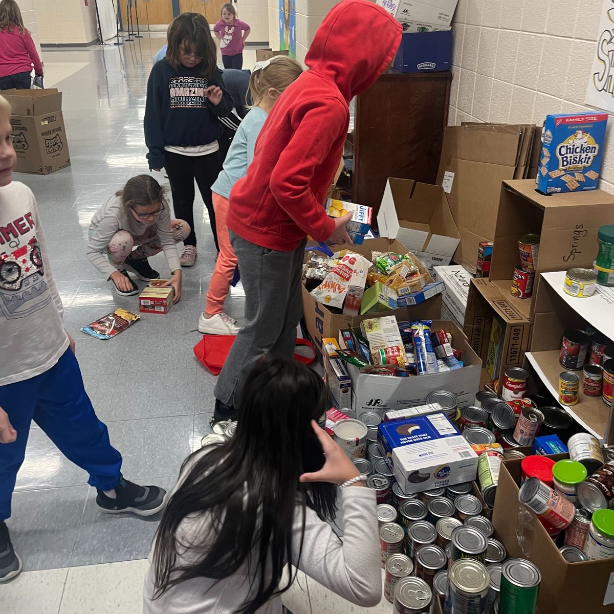 NorthwestRISD's tweet photo. The Cedar Springs Elementary Sunshine Squad recently collected 2,619 items for their food drive! The items will all be donated to Brenden's Backpack and Ladies of Charity. #NWcommUNITY #NWLoveLearnLead #NWLionNation https://t.co/vgfeGEwhEF