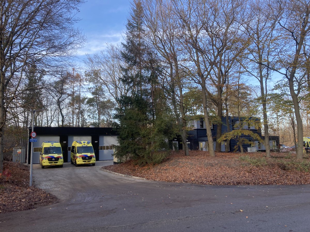 WolfAnthon's tweet photo. Vanmorgen de dienst 🚑 gestart in #elburg en zojuist de dienst geëindigd in #tharde #nieuwelocatie wij zijn officieel over! Helaas gaat mijn reisafstand van 200m naar 4500m 🏃😉 #ambulancezorg #verhuizen #nieuw https://t.co/xugJneA9Nk