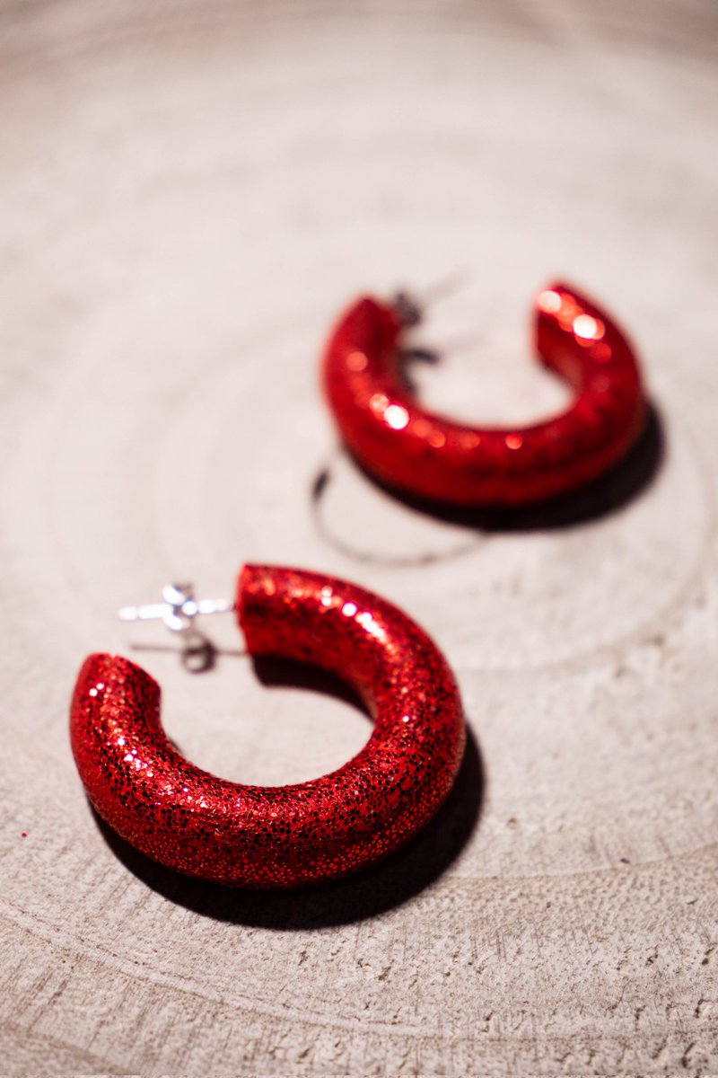 acuaridashop's tweet photo. podéis encontrar novedades en nuestra cuenta de instagram, pronto tendremos modelos navideños 🎄🤭
#smallbusiness #arcillapolimerica #handmade #handmadejewelry #pendientesoriginales #mandmade #pendientesdemoda https://t.co/OJTvPakUmy