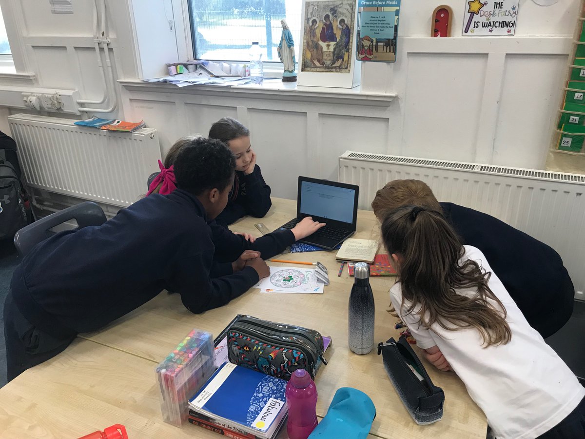 LoretoSPCrumlin's tweet photo. Technology skills at its finest today in 3rd class with our 6th class pupils demonstrating how to effectively use their chromebooks #pupilleaders #teachingothers #ict #innovation #PowerPoint to demonstrate https://t.co/SoXEHPgkBX