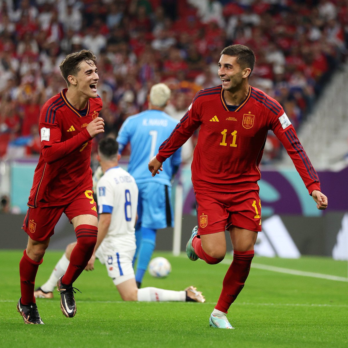 FT | #FIFAWorldCup
Spanyol 7-0 Kosta Rika

⚽️ Olmo 11’
⚽️ Asensio 21’
⚽️⚽️ Ferran Torres 31’ (P), 54’
⚽️ Gavi 74’
⚽️ Soler 90’
⚽️ Morata 90+2’

SPANYOL PESTA GOL🇪🇸🥶🔥