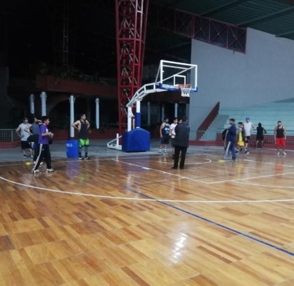 erne_martinet's tweet photo. Comenzamos de nuevo ....

🫡🫡🫡
🏀🏀🏀
🔥🔥🔥
🟢⚪🍀

#EM8 https://t.co/rDyeB4NIKE