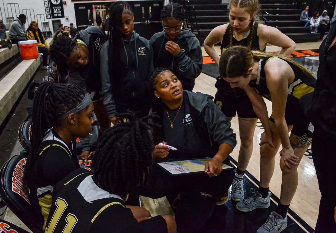 PPHSGIRLSBBALL's tweet photo. Good team win on the road last night! Proud of this group! Purdue Poly 50 Beech Grove 36 #polyvseverybody 💛🖤 https://t.co/pKH63ISy3f