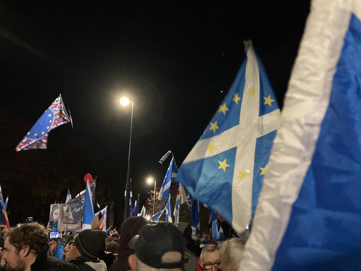 FionaHyslop's tweet photo. Democracy must not be denied. Positive energy and determination at the #TimeForScotland event in Edinburgh from @LesleyRiddoch and the First Minister in front of a big enthusiastic #YES crowd.The people of Scotland have the right to choose Independence #independence #democracy 🏴󠁧󠁢󠁳󠁣󠁴󠁿 https://t.co/qKkzyIIVJz