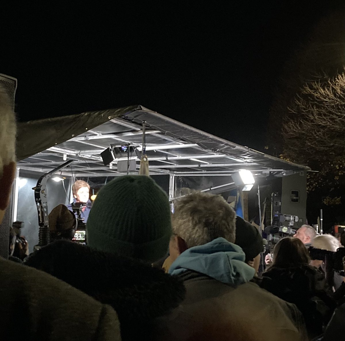 FionaHyslop's tweet photo. Democracy must not be denied. Positive energy and determination at the #TimeForScotland event in Edinburgh from @LesleyRiddoch and the First Minister in front of a big enthusiastic #YES crowd.The people of Scotland have the right to choose Independence #independence #democracy 🏴󠁧󠁢󠁳󠁣󠁴󠁿 https://t.co/qKkzyIIVJz
