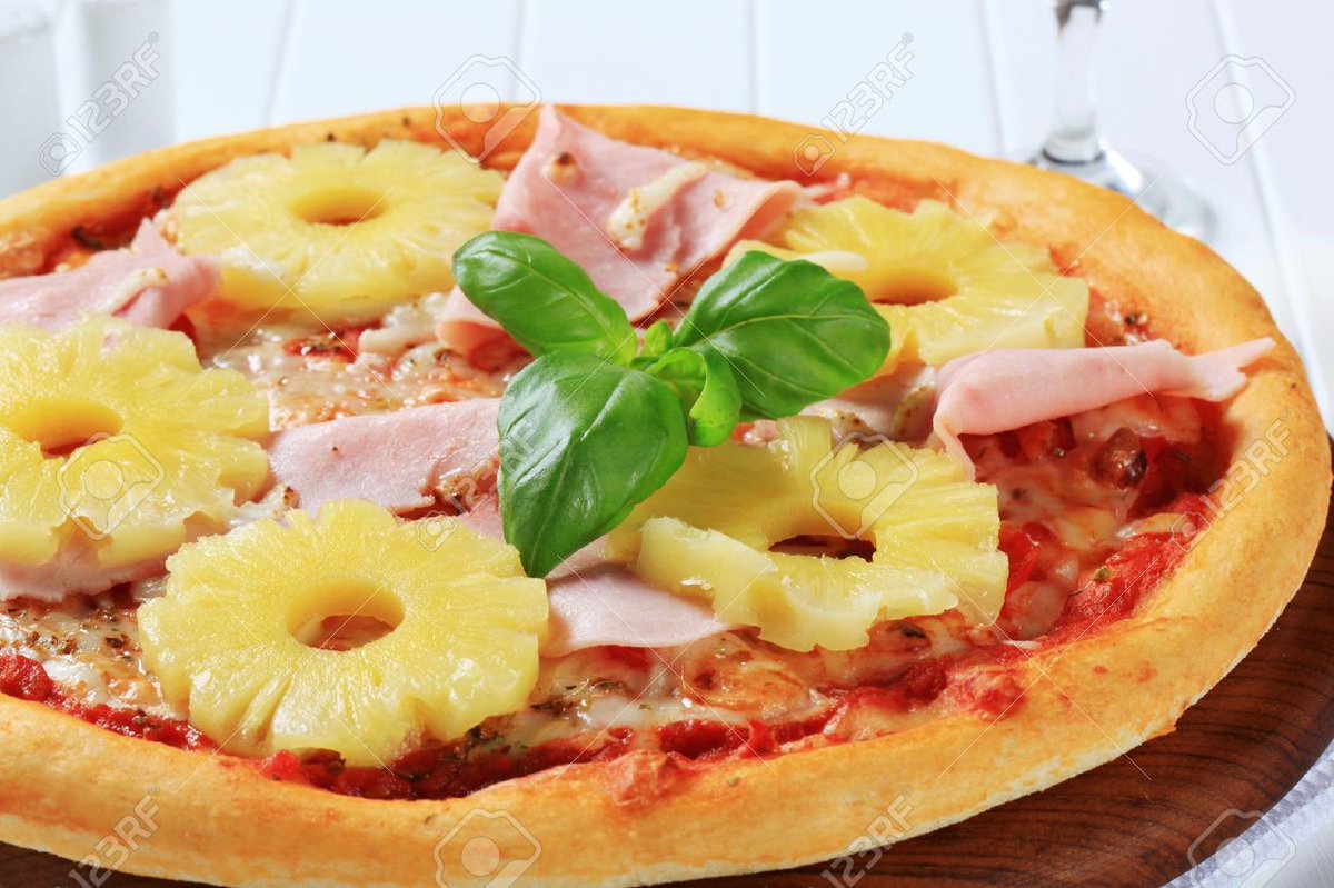 kaieul's tweet photo. l'Espagne vient de punir le Costa Rica pour tous ses ananas qu'ils ont produits et qui ont terminés sur une pizza hawaïenne.
Mérité.
#ESPCRC
#SPACOS https://t.co/zZFGOfHbaa