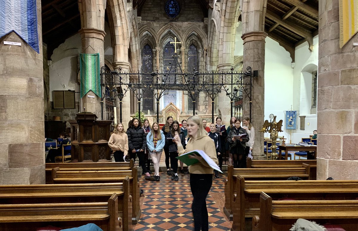 The cast of Sister Act did their rehearsal in St Mary’s Church tonight, which is where the production will be. They sounded and looked amazing, despite it being cold and dark outside 🎭👏🏻