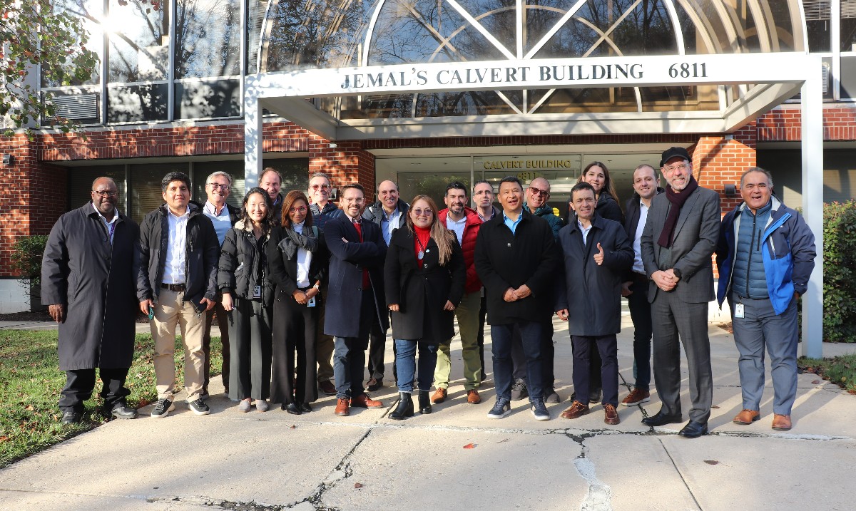PurpleLineMD's tweet photo. Representatives from the Inter-American Development Bank @the_IDB including transportation experts from major Latin American cities, recently visited the #PurpleLineMD to learn best management practices to advance Public Private Partnerships in complex transit projects #MDOTcares https://t.co/mfTL09H3E4