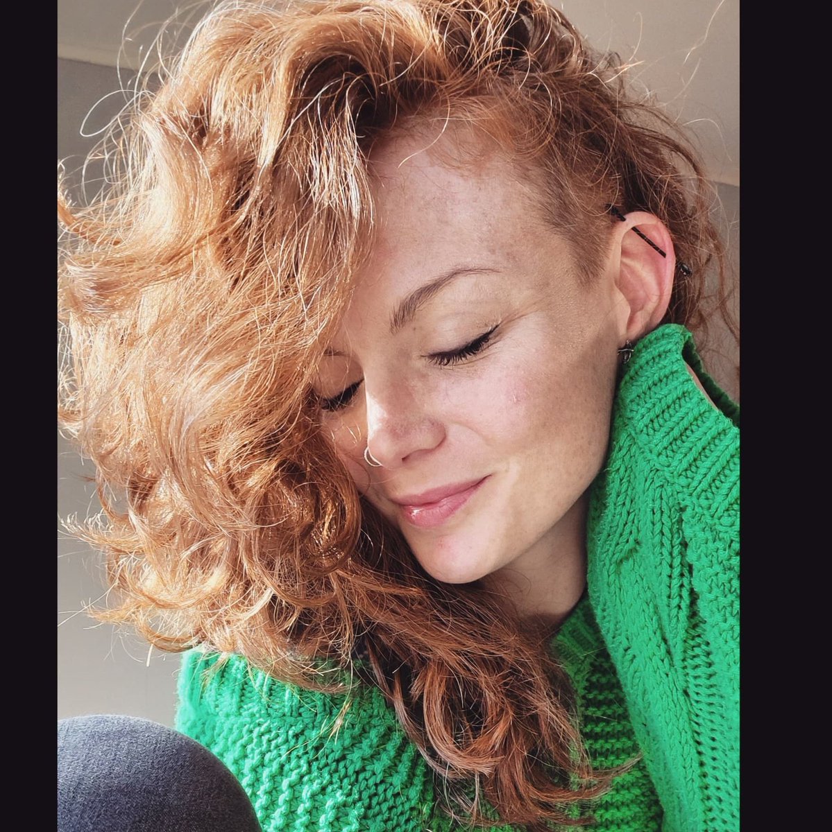 FrecksWrecks's tweet photo. Both fierce and free. Insatiably curious fingers grip around a homemade stone of conviction. A lighthearted spirit floating atop the of darkest wells. Meet me in the moonbeam and I'll show you the sun.
#NewProfilePic https://t.co/3lsWss02DD