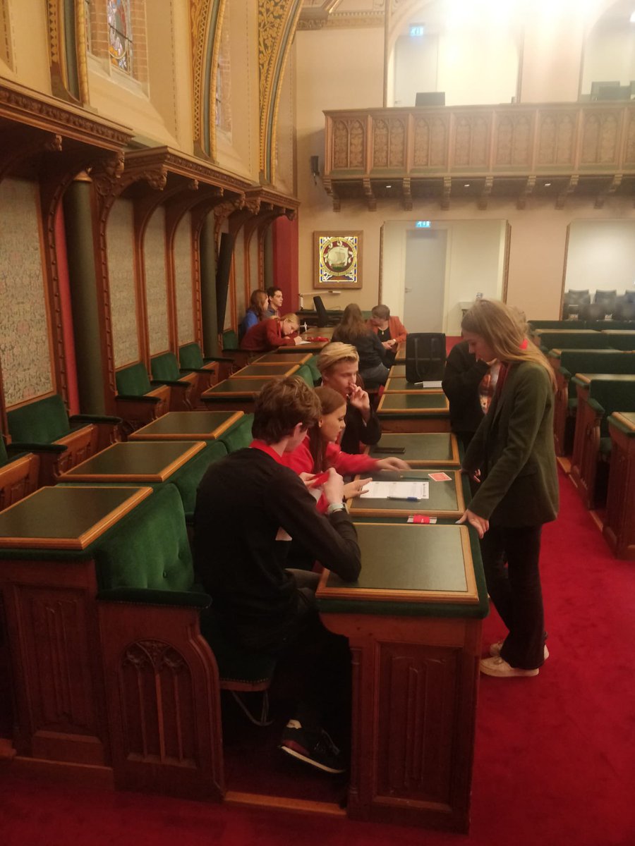 LiudgerSpl's tweet photo. Leerlingen van vmbo bk, mavo en havo/vwo Liudger met het project PIEK (Politiek In Elke Klas) op bezoek bij het Provinciehuis Friesland. #drachten @_Smallingerland @leeuwardenstad @provfryslan @frieschdagblad @lc_nl @dvhn_nl @WaldNet @actiefmedia @OmropFryslan #PIEK https://t.co/HVwK1AzCTq