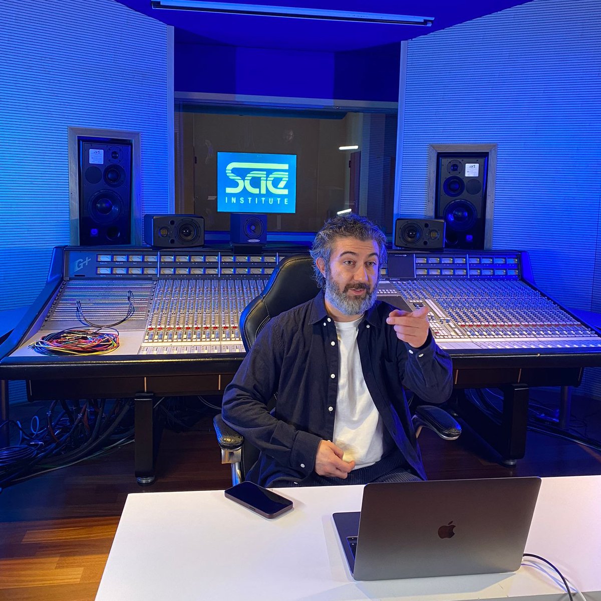 Inizia la diretta dal nostro studio 7 della seconda giornata di #musicinsiders22 all'interno della 
@milanomusicweek
 
<a href="/IRKOstudiobeat/">IRKO</a> - <a href="/albiscotti/">Alberto Albi Scotti</a>
 
#MMW22 #milanomusicweek