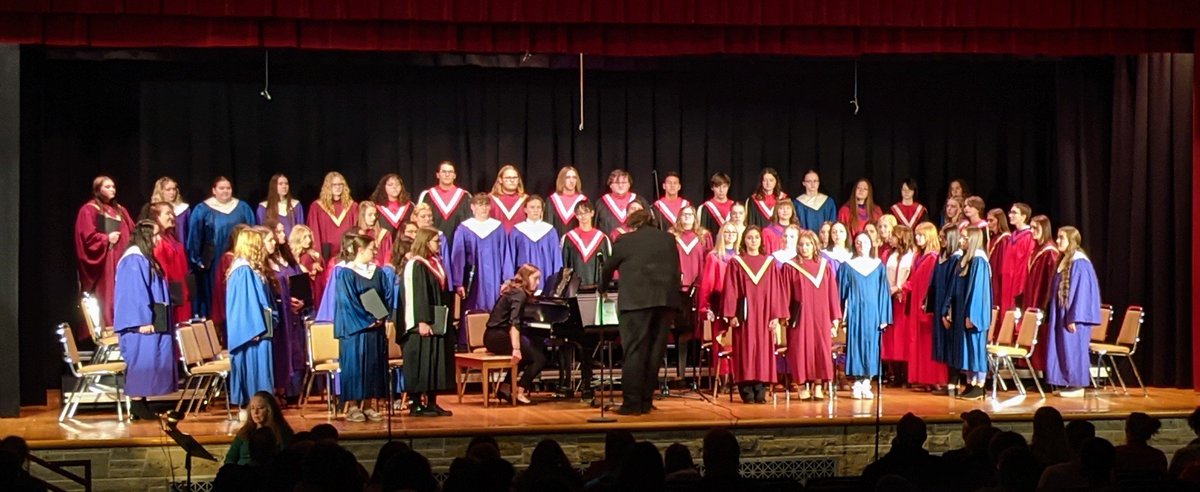 SMAHSMUSIC's tweet photo. Students participating in the inaugural IU9 Chorus Festival include Lili McKay, Rylee Nicklas, Silas Schatz, Chloe Jesberger, Cassidy Mackenzie, Samantha Benson, Hailey Fannin, Maddie Gartska, Jasmine Midder, and Kiara Cheatle.
Yay! Chorus! Singing!
#GoDutchMusic https://t.co/NF5zqleT4d