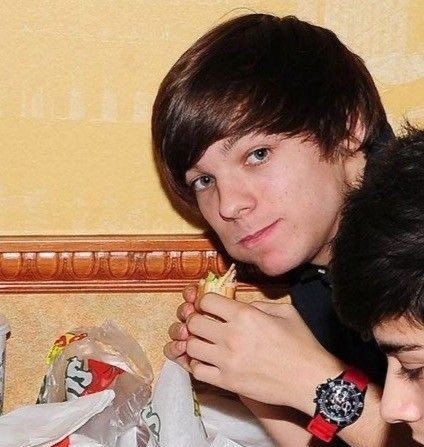 teaandfrozenpea's tweet photo. "Before the world had got so serious
Before the time it got away from us
I meet you at the favorite subway stop
We grab some food then meet the lads for one" https://t.co/yJ8om2ALsa