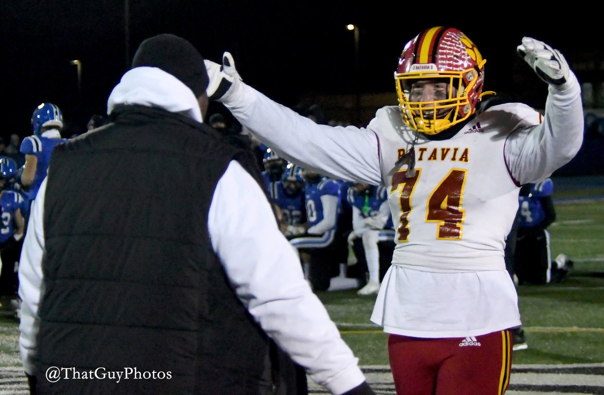 ThatGuyPhotos's tweet photo. Hard work pays off! Coach Cole and lineman Frankie Porcaro Victory over LZ - Batavia Football 7a State Bound @BataviaFootball @porcaro_frank @CoachCole71 https://t.co/BtNd3Wcddo