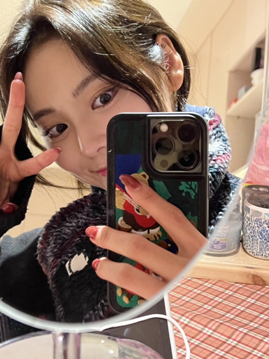 jinsoul hourly tweet media