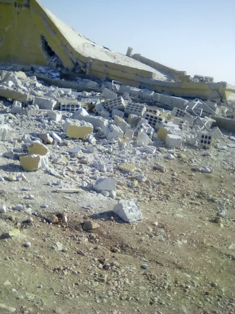 UIKIONLUS's tweet photo. #Rojava
La #Turchia sta prendendo di mira ospedali, centrali elettriche, pozzi petroliferi, riserve di grano e prigioni in cui è detenuto #ISIS.

Lo scopo degli attacchi è distruggere le infrastrutture vitali per i civili nel Nord-Est della #Siria. https://t.co/72LjtUjCl2