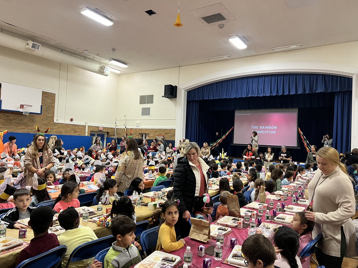 MrsRiceHWPS's tweet photo. FECC’s Thanksgiving Feast! So excited to be part of the festivities this year ☺️🦃 https://t.co/318tCiyLU0