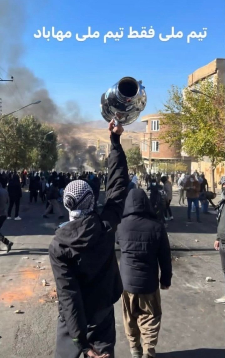 man__xojkl's tweet image. و بلهههه دوستان عزییییز
برنده‌ی جام جهانییی کسی نیست جز مهاباد😂💗
#مهسا_امینی