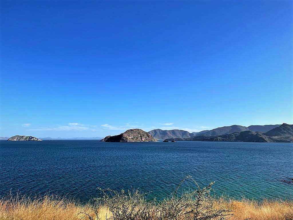 TAgrarios's tweet photo. 🛣 El @Tribunal48 recorrió 700 km bordeando Mar de Cortez, 9 horas de camino de La Paz al Mpio. Mulegé, para acercar la justicia al campo en el programa de "Mujeres por Acceso a la Tierra", 4 años desde la ultima vez que el TUA se traslado a ese poblado ⌛ https://t.co/Yozhucg5Po