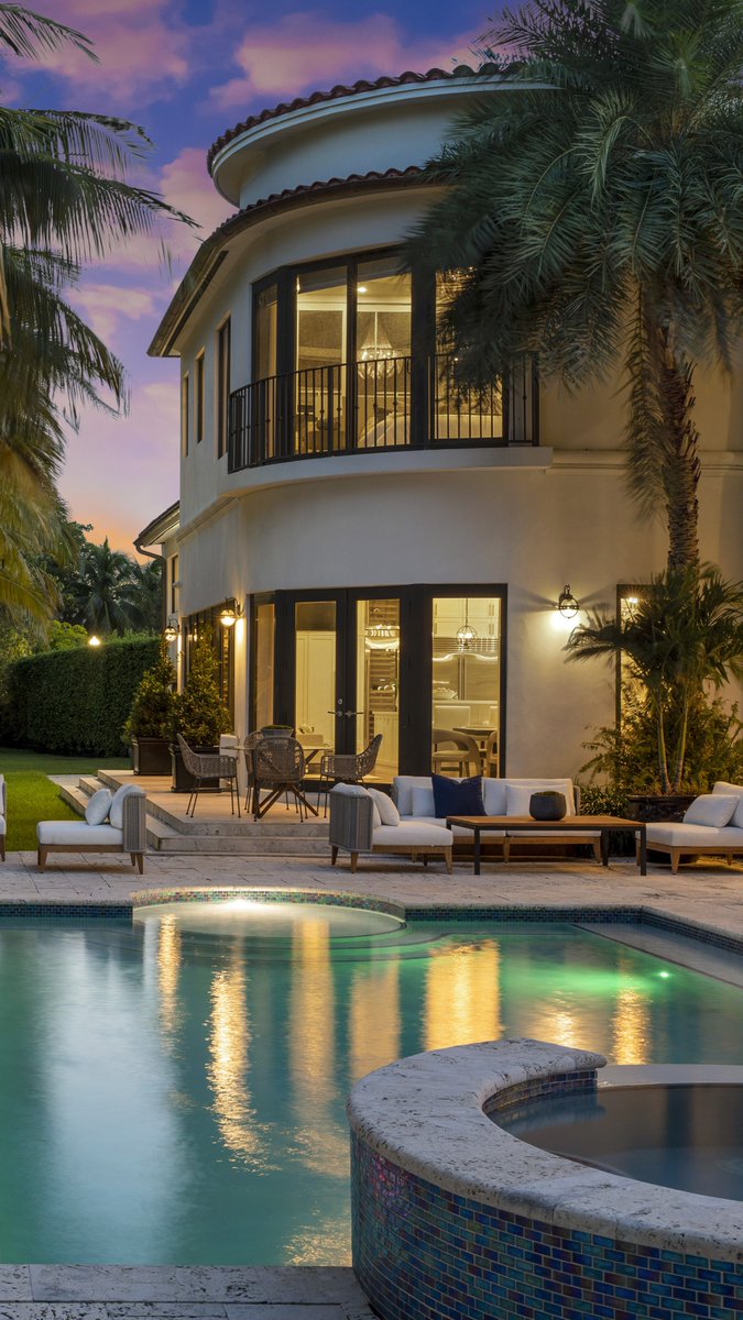 Extravagant estate oasis with 300 ft on water. "La Joya" (the jewel) on 2901 Flamingo Dr is located in the most vibrant neighborhood on Miami Beach. 

Offered at: $16,895,000

- 6 Beds
- 6 full + 2 Half Baths
- L/A: 6,392 SF
- Lot: 19,847 SF
- 300 ft on Water

Contact us for info
