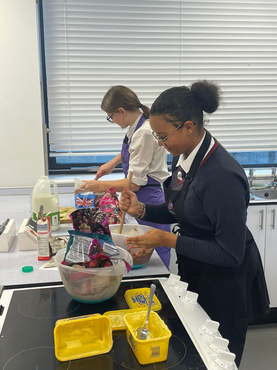 TQEA_Principal's tweet photo. Fantastic to see the number of students enjoying our Bake Off extended day club this evening. The biscuits and cakes were exceptional. #bakeoff #Curriculum22 #culture #Food https://t.co/AysHjr7UNU