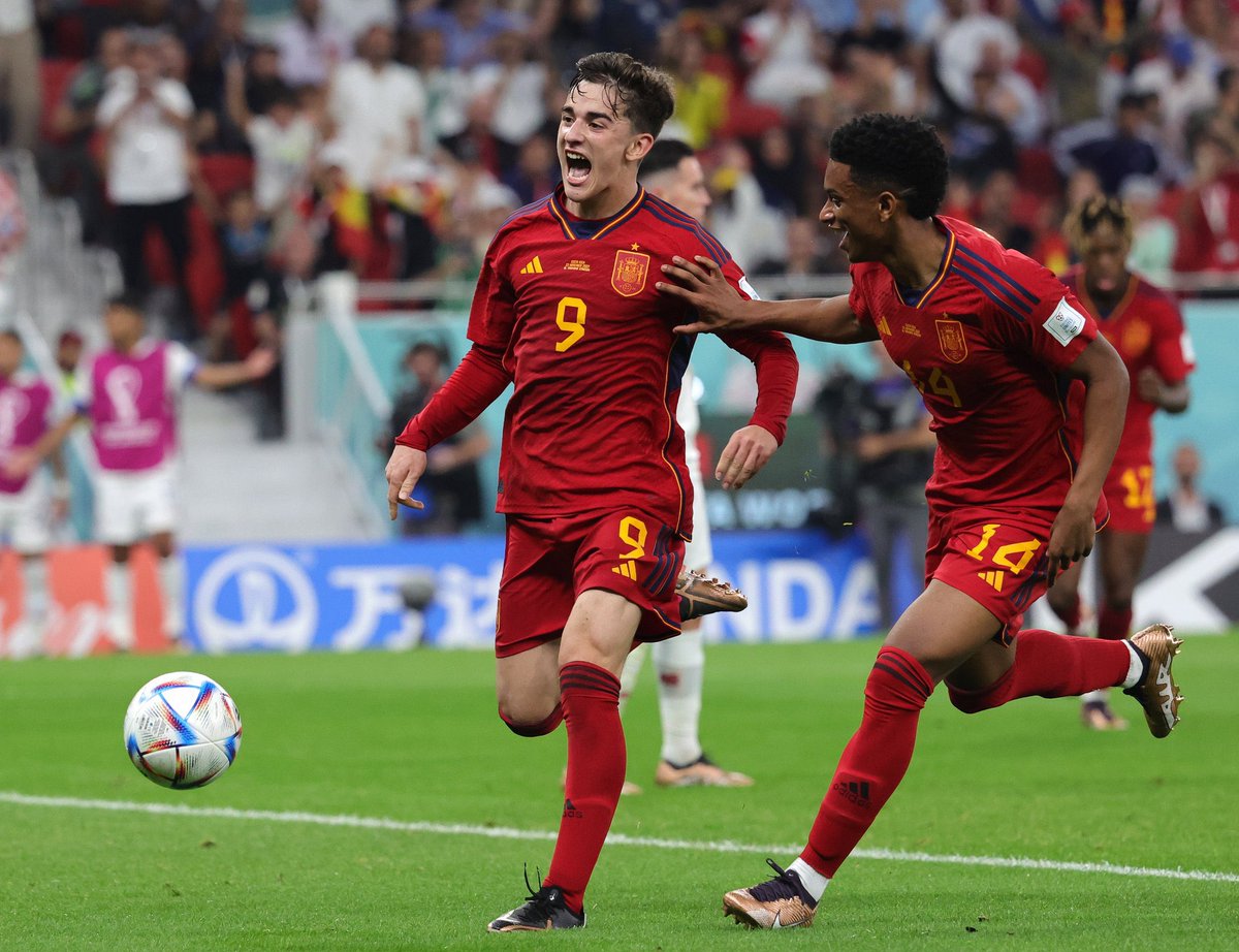 heremaga2009's tweet photo. Con un partido impecable, pleno de personalidad y acierto ante la portería, la selección llama a la alfombra roja del campeonato con la mayor goleada española en un Mundial. Con el descaro por bandera España espantó los fantasmas de los debuts. 7-0 https://t.co/Sux4qW1fA5