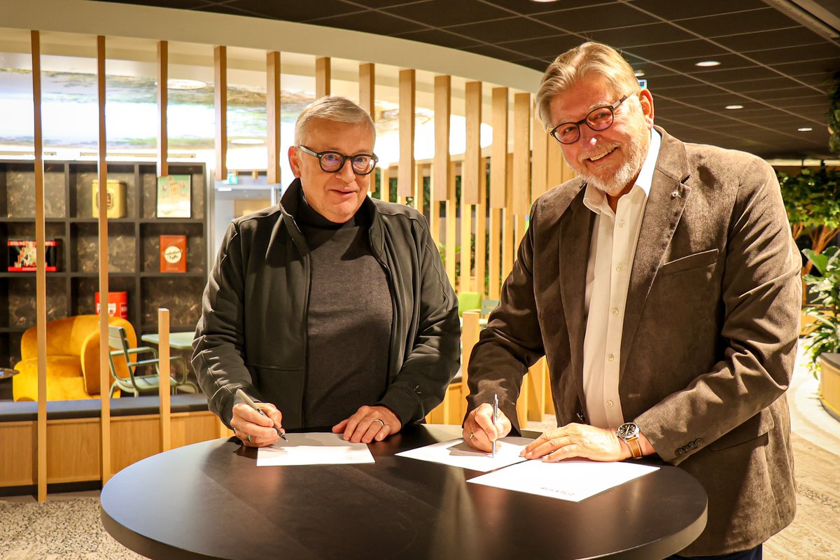 De handtekeningen zijn gezet. per 1 januari 2023 zijn <a href="/AanAmstelveen/">AAN! Amstelveen</a>  en @rtvamstelveen   1 omroep. Onder de naam #1Amstelveen gaat de nieuwe omroep het nieuws in de regio in woord en (bewegend) beeld verzorgen. Dat doen we in samenwerking met <a href="/NHNieuws/">NH Nieuws</a> aanamstelveen.nl/omroepen-rtva-…