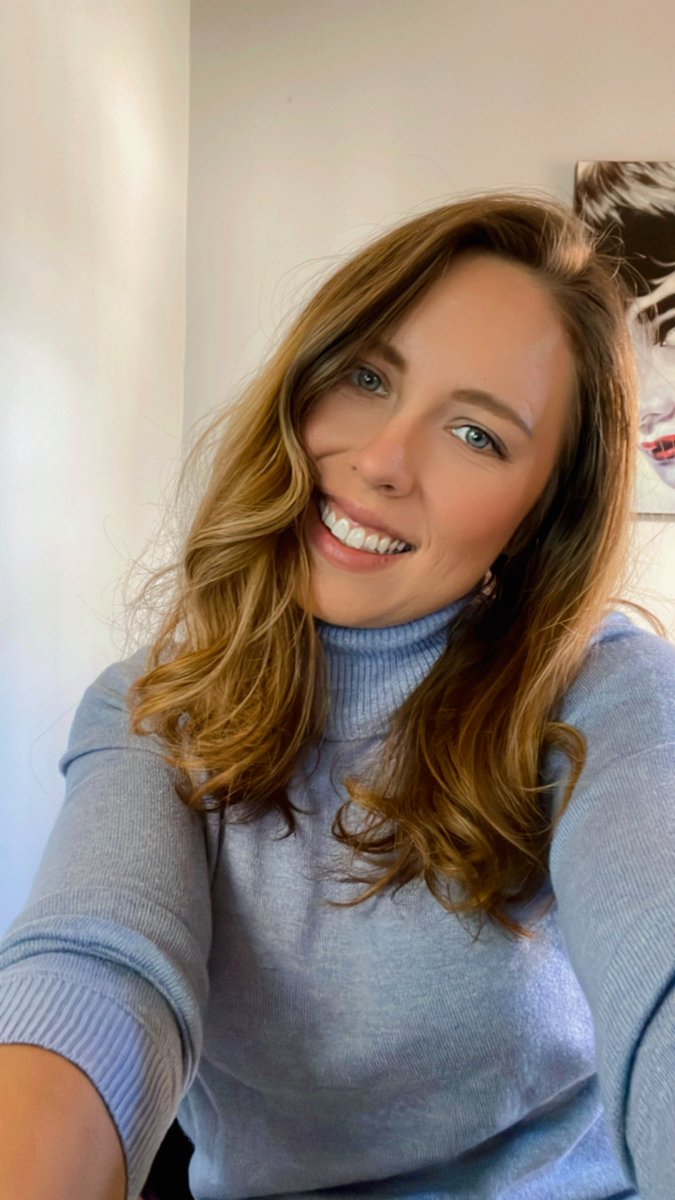 karleyhefley's tweet photo. Happy early thanksgiving! Feeling vibrant today. ☀️
#solar #solarlady #solarpanels #solarenergy #selfie #tistheseason https://t.co/emAfl9cWH4