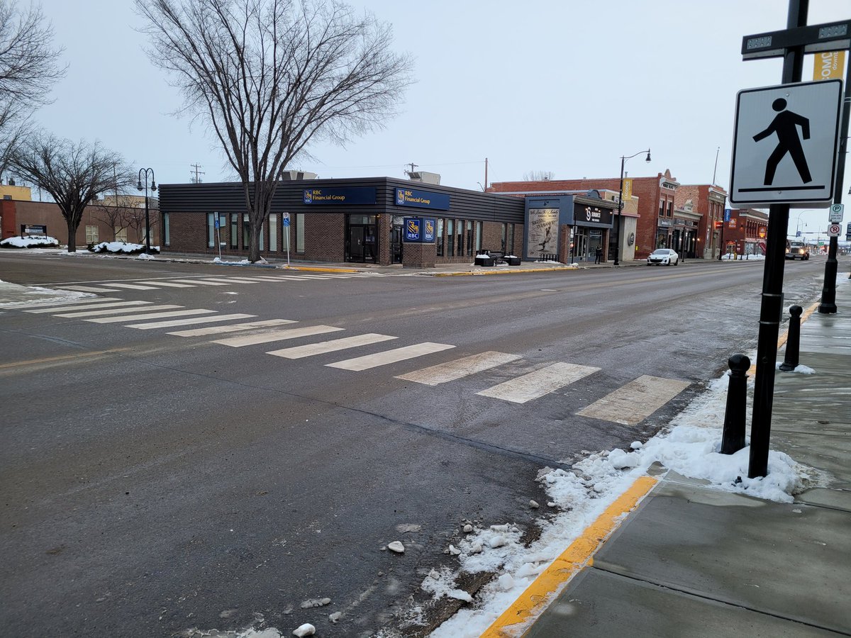 Great spot #4 to watch the <a href="/EchoEnergy14/">Echo Energy</a> Santa Claus 🧑‍🎄 parade in the <a href="/CityofLacombe/">City of Lacombe 🇨🇦</a>. Just off 51 street - walking distance to almost everything. If you like excited, bustling crowds this is the space for you!