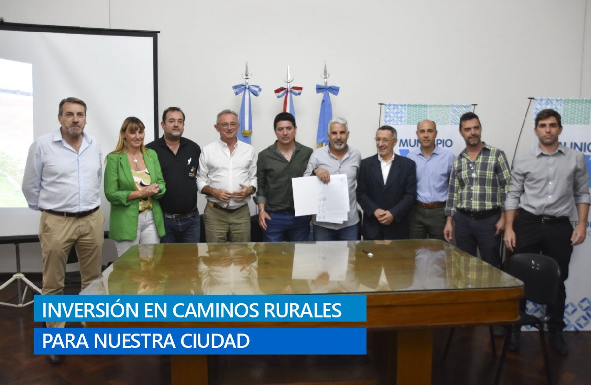 JorgeBertiVC's tweet photo. 🚧👉 INVERSIÓN EN CAMINOS RURALES PARA NUESTRA CIUDAD.

▶ Villa Constitución fue seleccionada por el Gobierno de Santa Fe para la mejora de dos trazas de caminos rurales, con un presupuesto de 32 millones de pesos abarcando un total de 7km

Más info en: https://t.co/XYY2Ka008V https://t.co/HrKsAQpAIn