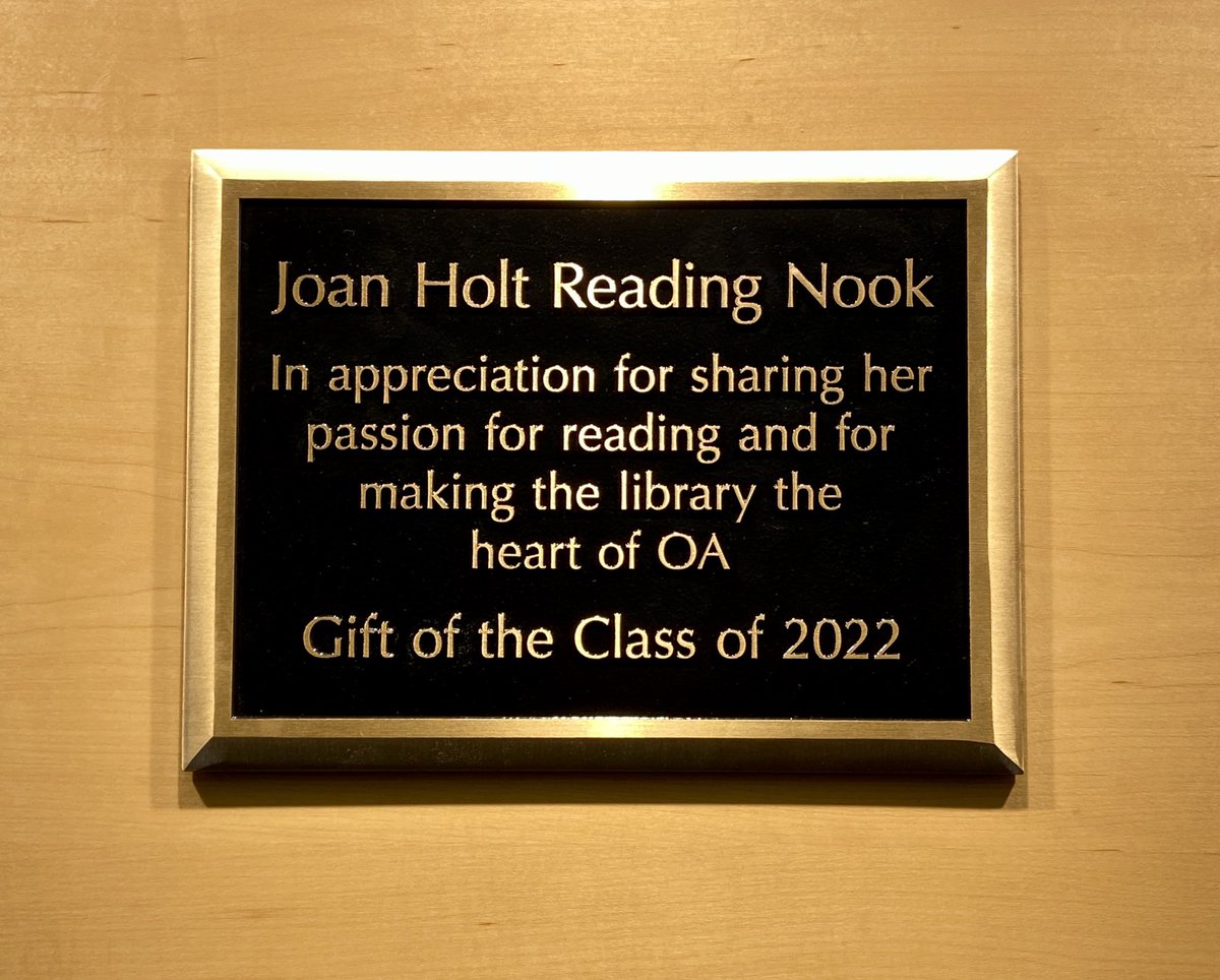 papermsshea's tweet photo. A well deserved honor for Mrs. Holt @OALibrary today, our beloved @oaclassof22 co-advisor and librarian. Thank you to the class officers for coming in and leading the dedication. It made today that much more special. @seysweeney @OATigers @flanagan_oahs @Mastro_OAHS #classgift https://t.co/Rrjdtlboy9