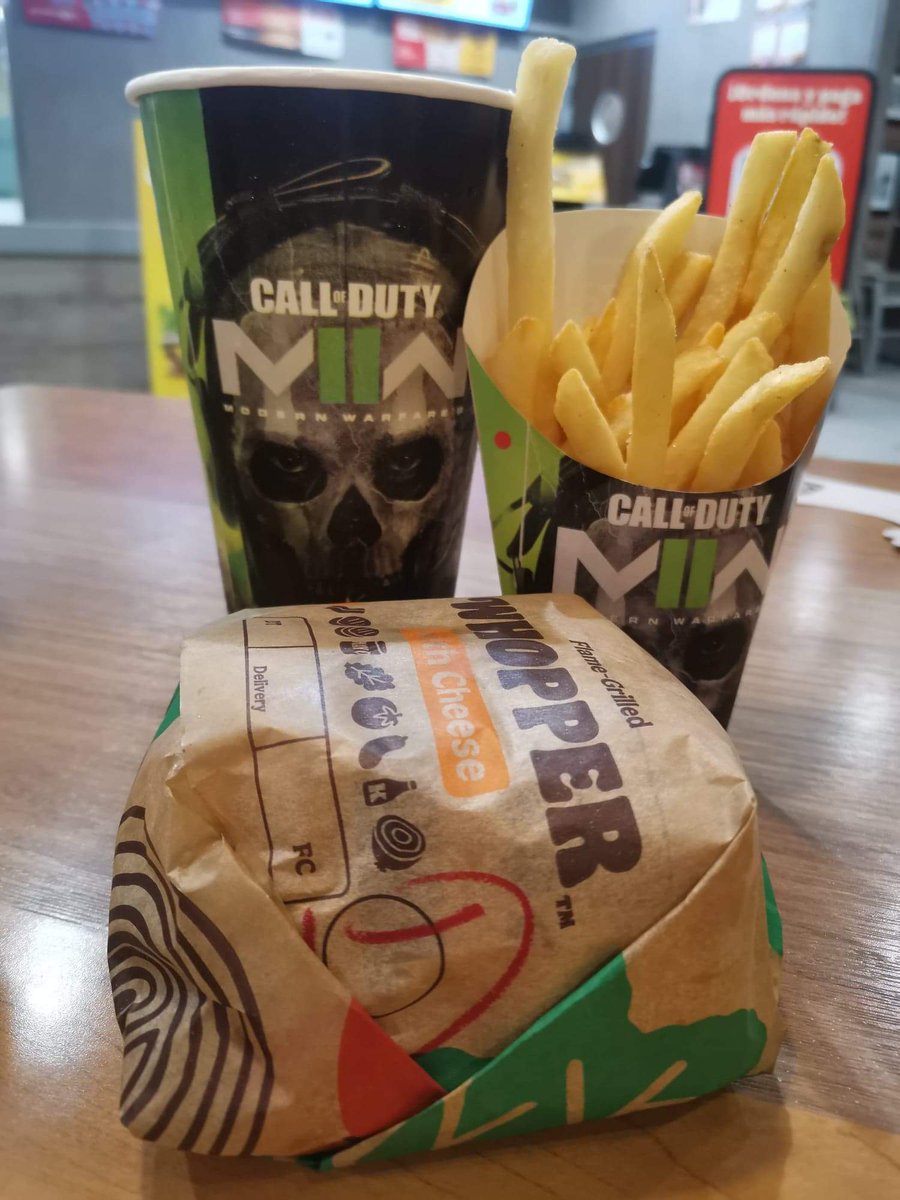 danyaml28's tweet photo. El tío @BurgerKingMX  me trae como novia de rancho y no me envía mi código ni me contesta los Dm que le he enviado por redes para mi skin de #MWIIBK que feo que sean así deberás https://t.co/9bFm4HN0FU