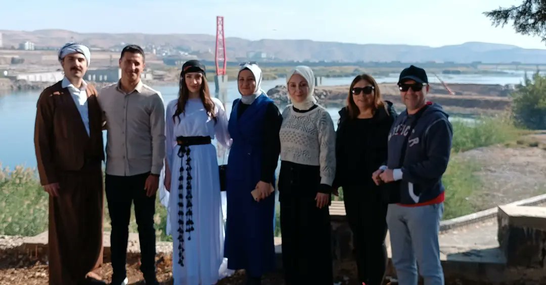 MhmtIbrahimoglu's tweet photo. Sunuculuğunu yapmış olduğum Dem û Şêwaz ( Zaman ve Tarz) programı çekimleri  Cizre'de devam ediyor. Destansı bir aşkın hikayesini MEM Û ZÎN'i birde bizden dineyin @TRTKurdiTV @kemalgms @yumusakbush @firataslan_ @CahitGuler_13 @huseyneker @dybahmet @sahin_sahin49 @trtnuce https://t.co/gUwEkEzGUF