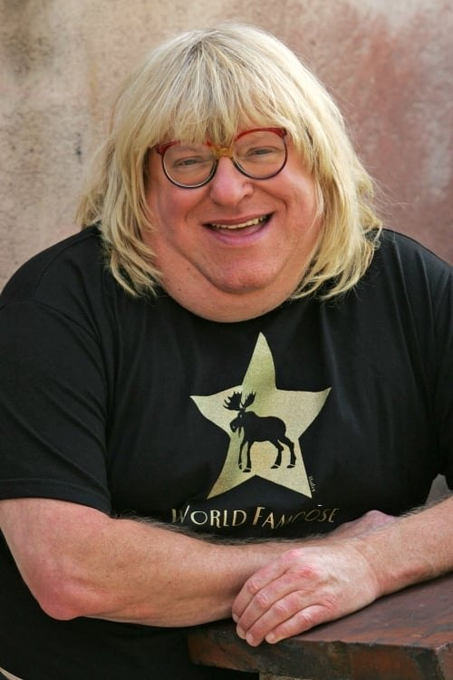 Here\s wishing a Happy 74th to and very funny gay man Bruce Vilanch.  
