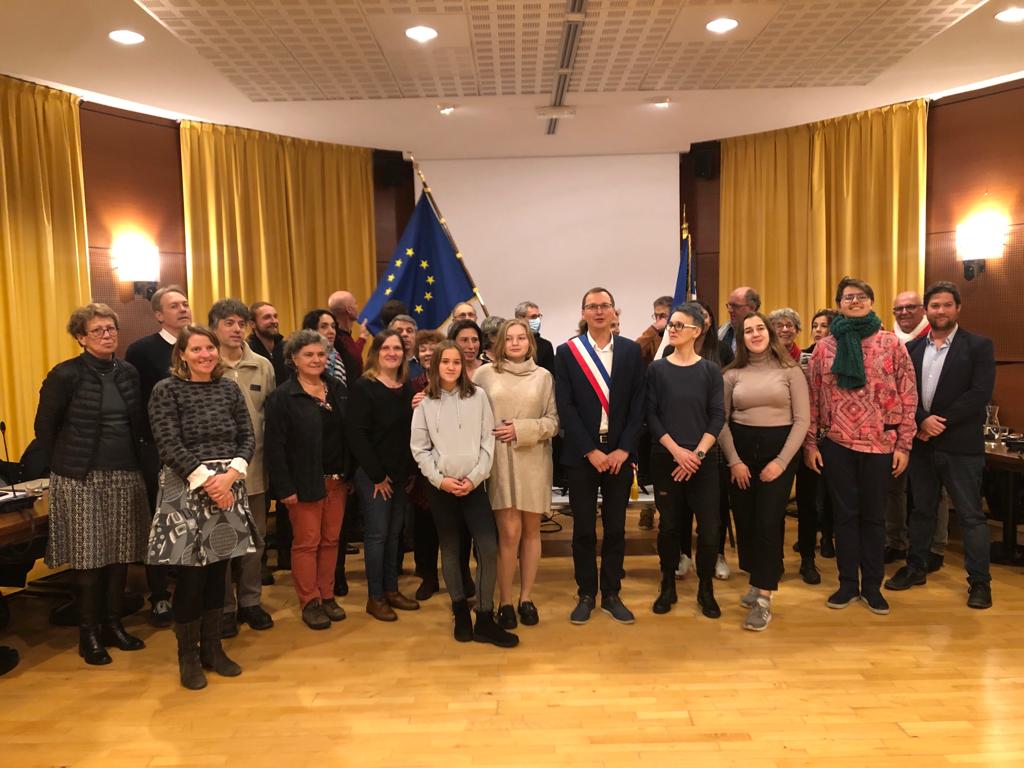 Conseil municipal de #SaintEgreve  avec en début de séance l'accueil chaleureux par les élus d'une délégation de jeunes polonais de la ville jumelée <a href="/Minsk_Maz/">Mińsk Mazowiecki</a> en Pologne <a href="/marjak/">Marcin Jakubowski</a>
➡️ Plus que jamais nous devons être ouverts sur le monde et l'#Europe