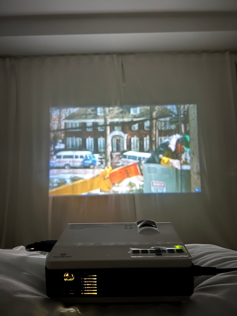 VankyoOfficial's tweet photo. Enjoy a leisurely movie night with your family. 🥂
.
#VANKYO #vankyoprojector #vankyomoment https://t.co/HXjuA873Ak