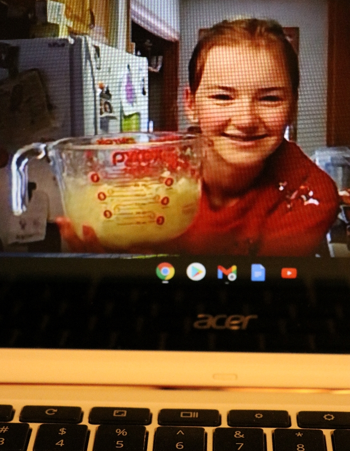 realfoodtravel's tweet photo. A3: Holiday cookie baking party? Yes! Writer @SherryTravels1 shares the how-to for making #Spitzbuben #cookies with family, virtually! #FoodTravelChat
https://t.co/kfIRc4HNZm https://t.co/z0qamab2iA