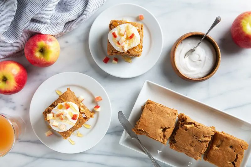 Who doesn't love fresh, just-out-of-the-oven  apple cake around this time of year? This one is so delicious and healthy enough to call an  afternoon snack! buff.ly/3ENphrP #ThanksgivingWeek #thanksgivingrecipes